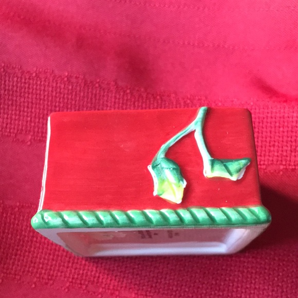 "Remembering Santa" Lidded Box (2.5") - Picture 14 of 15